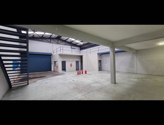 360M² WAREHOUSE TO LET IN RIVERSIDE PARK